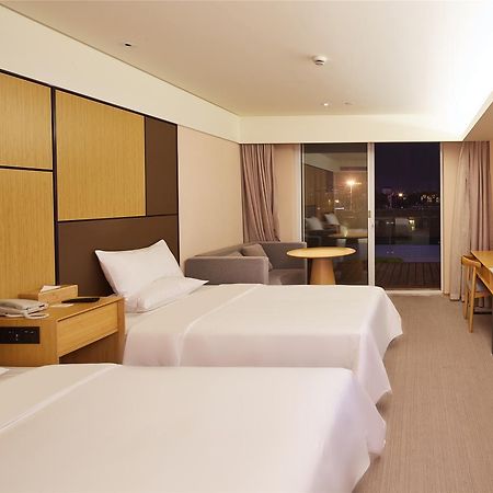 Ji Hotel Guangzhou Tianhe East Railway Station Bagian luar foto