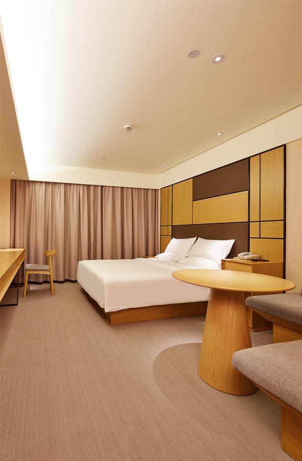 Ji Hotel Guangzhou Tianhe East Railway Station Bagian luar foto